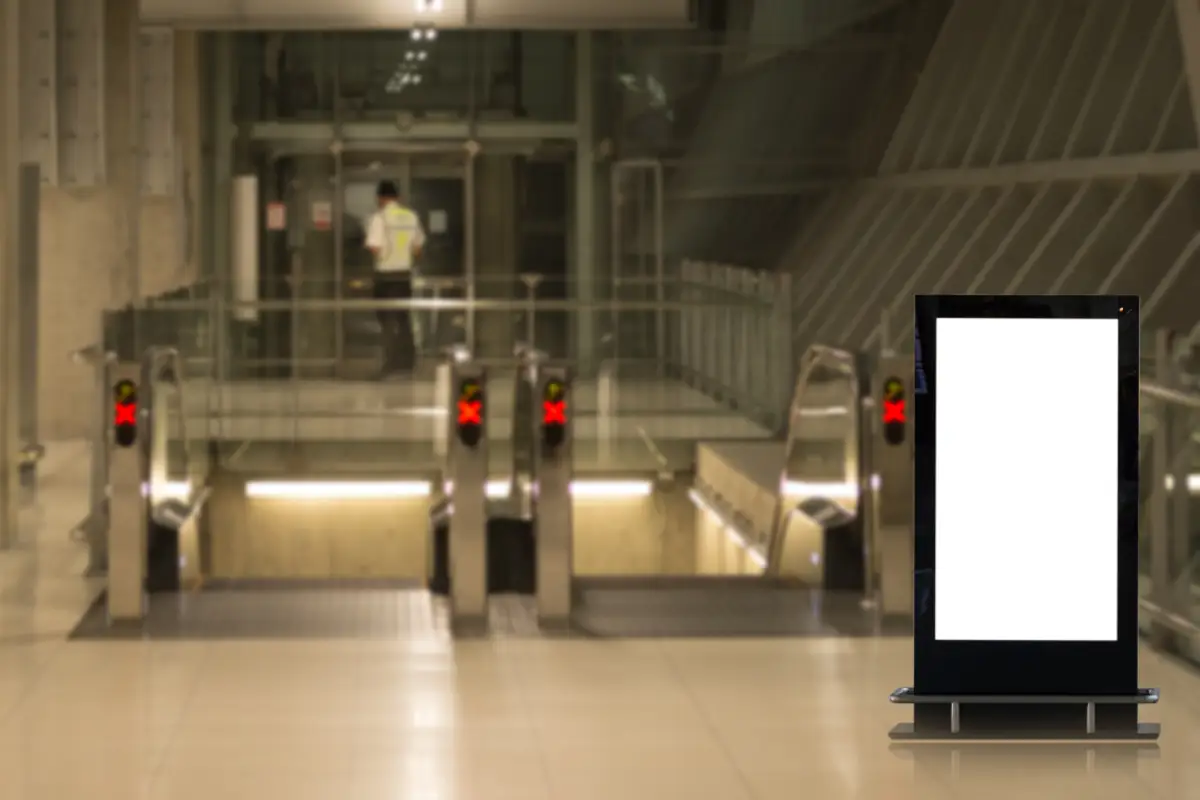 Reach shoppers and travellers with mall and airport advertising in Egypt